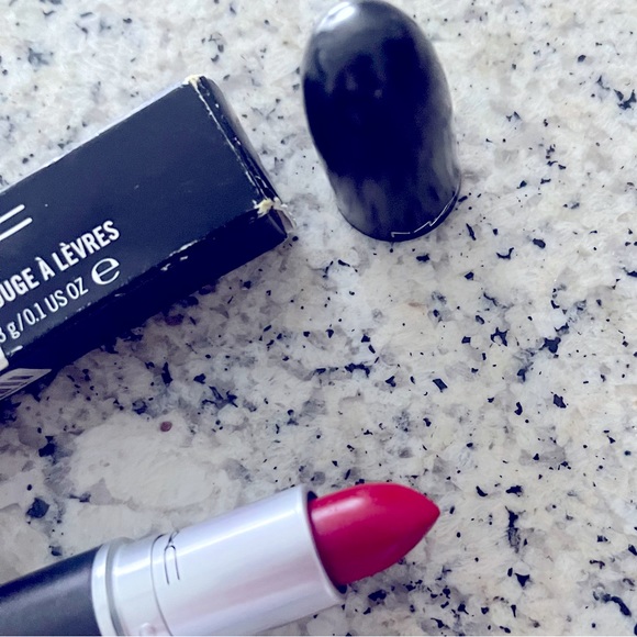 MAC New Satin Red lipstick New in box! NWT. Shade A83 - Picture 3 of 4